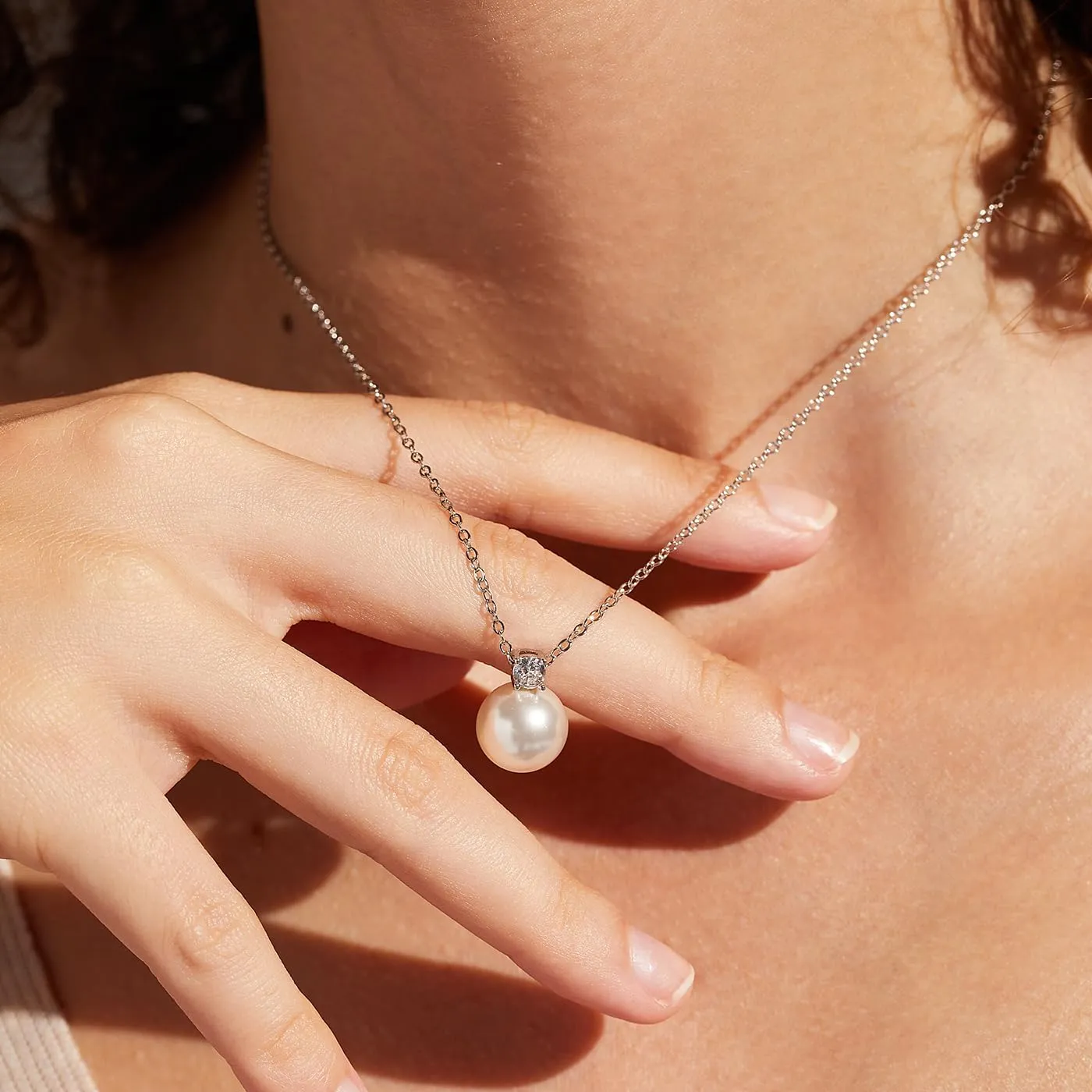 14K Gold Plated Crystal Pendant Necklace Cubic Zirconia Pendant Necklaces for Women Elegant Pearl Pendant Choker Necklaces