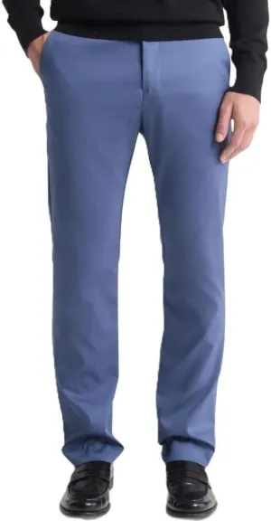 Calvin Klein Men's Modern Stretch Wrinkle Resistant Chino Pants in Slim Fit