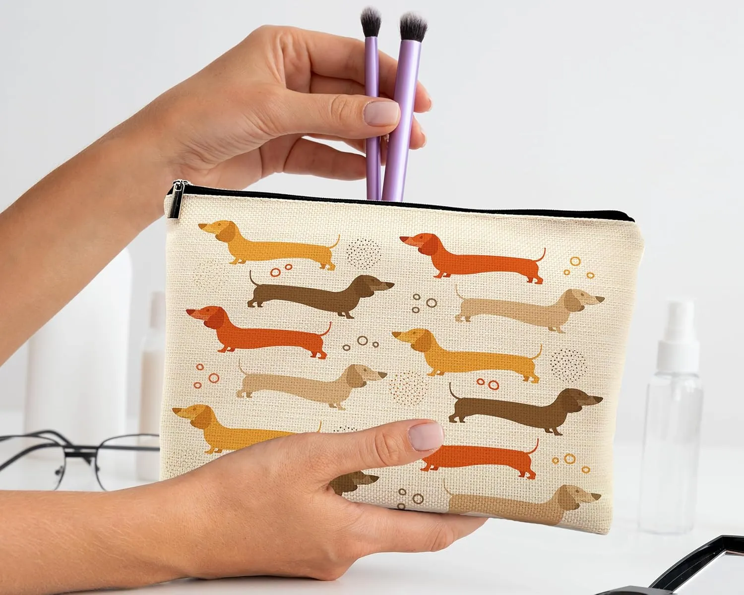kdqua Dachshund Gifts Dog Makeup Bag, Dachshund Gifts for Women, Dachshund Mom Gifts,Dachshund Lover Gifts, Dachshund Wiener Dog Animal Linen Cosmetic Bag Zipper Pouch Travel Organizer Toiletry Bag