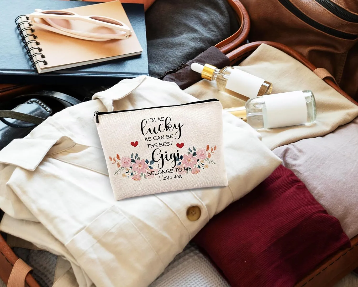 kdqua Gigi Gifts Makeup Bag, Gigi Gifts for Grandma Nana Granny, Mother's Day Gigi Gift Birthday Gift Linen Cosmetic Bag Zipper Pouch Travel Toiletry Bag, I'm as Lucky as Can Be the Best Grandma