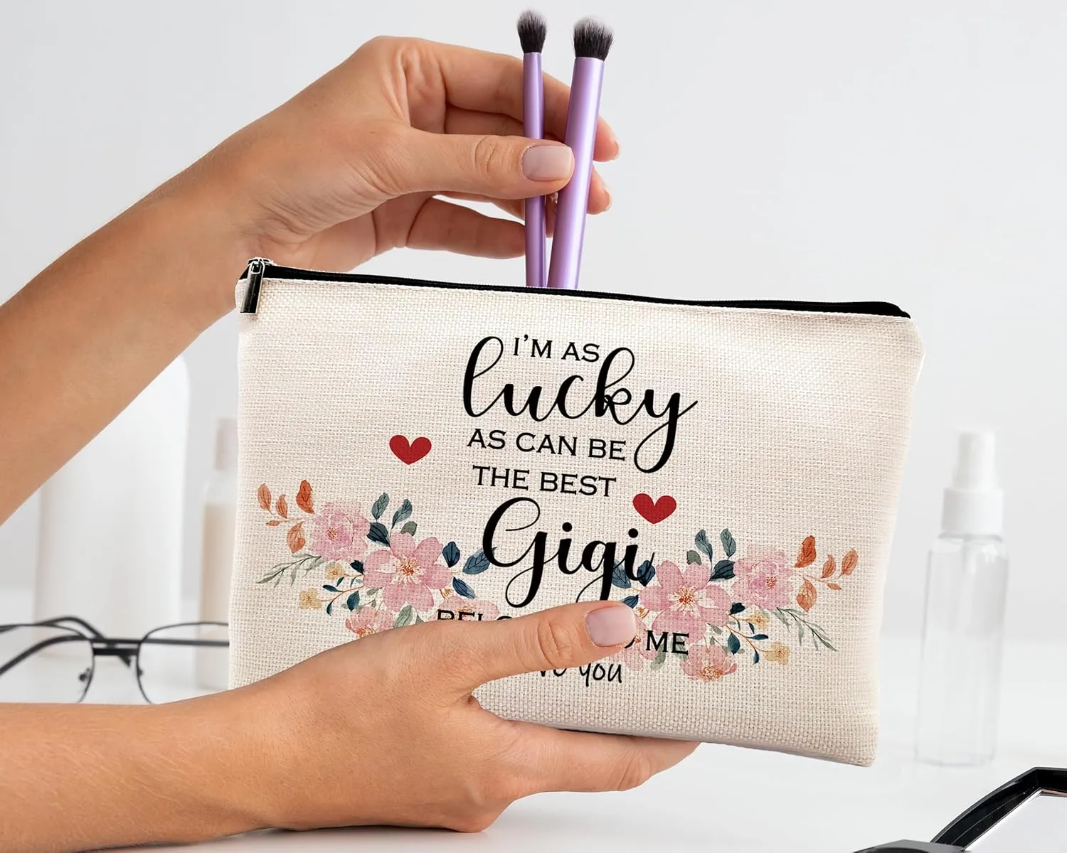 kdqua Gigi Gifts Makeup Bag, Gigi Gifts for Grandma Nana Granny, Mother's Day Gigi Gift Birthday Gift Linen Cosmetic Bag Zipper Pouch Travel Toiletry Bag, I'm as Lucky as Can Be the Best Grandma