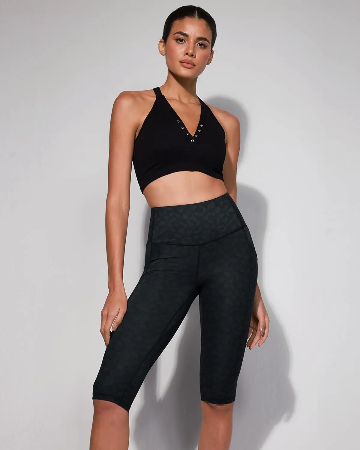 ODODOS Women's High Waisted Yoga Capris with Pockets, Tummy Control Non See Through Workout Athletic Running Capri Leggings