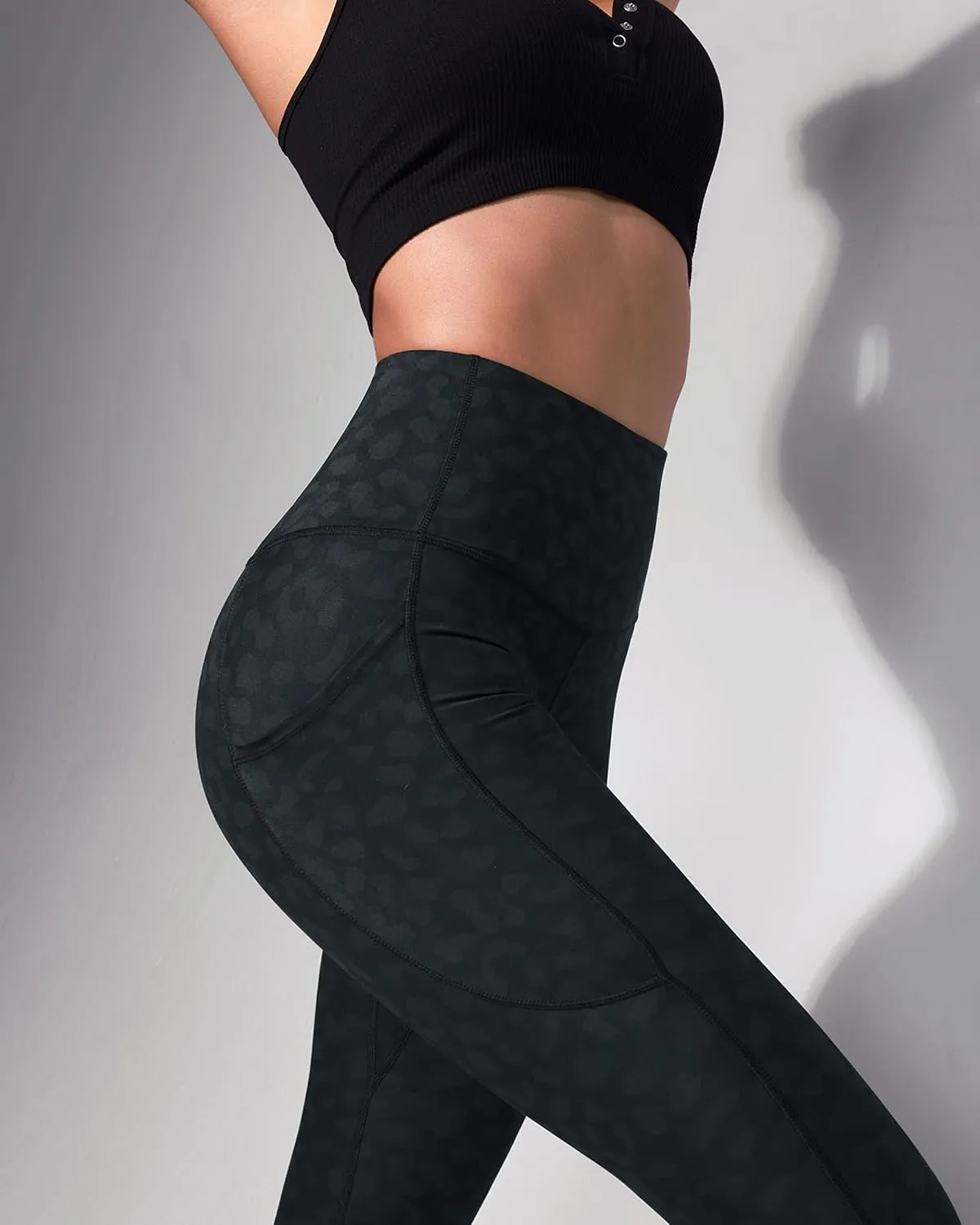 ODODOS Women's High Waisted Yoga Capris with Pockets, Tummy Control Non See Through Workout Athletic Running Capri Leggings
