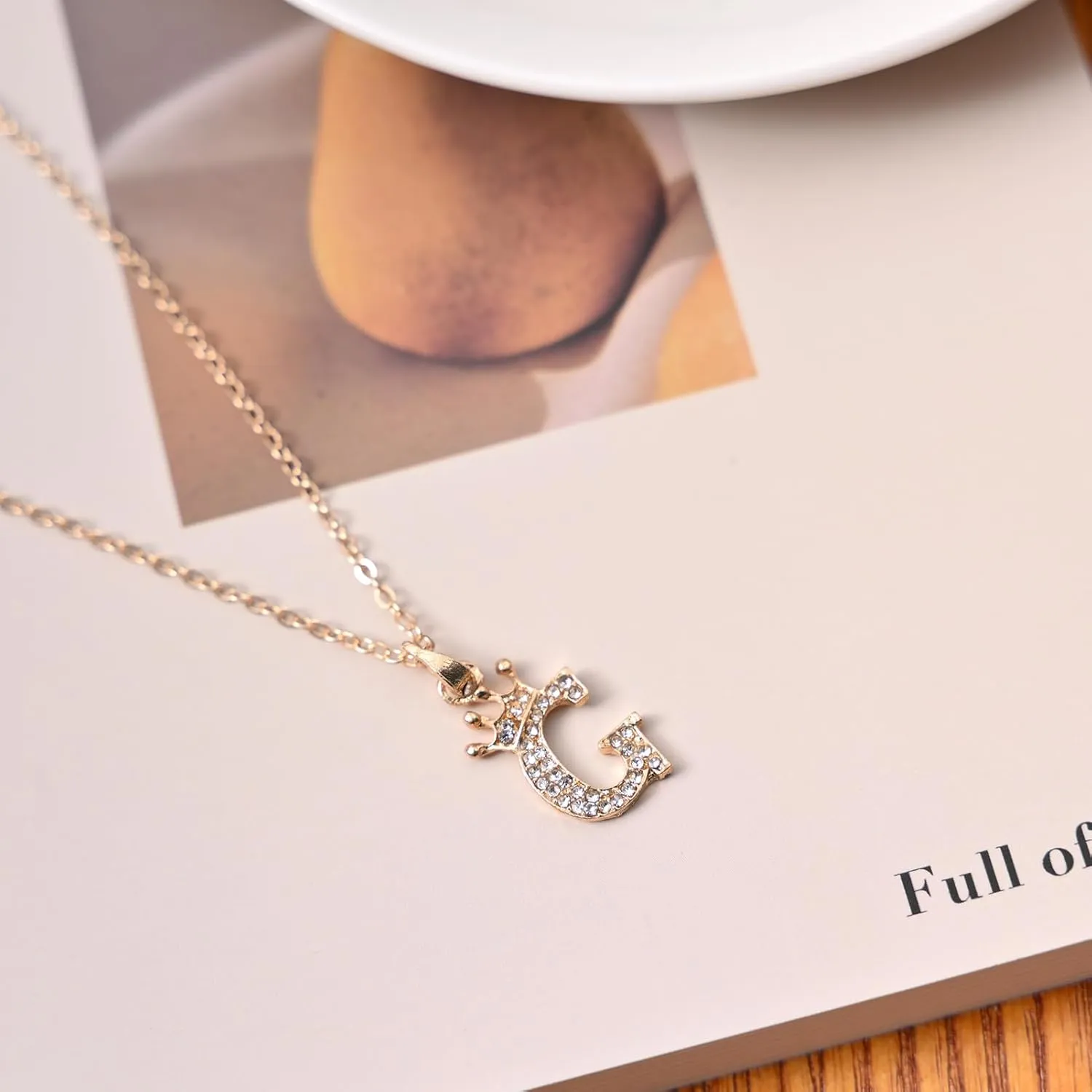 SCVGVER Necklaces for Women Trendy, 14K Gold Plated Letter A-Z Pendant Necklace Tiny Initial Necklace Crown Letter Necklace Gold Initial Necklaces for Women Jewelry