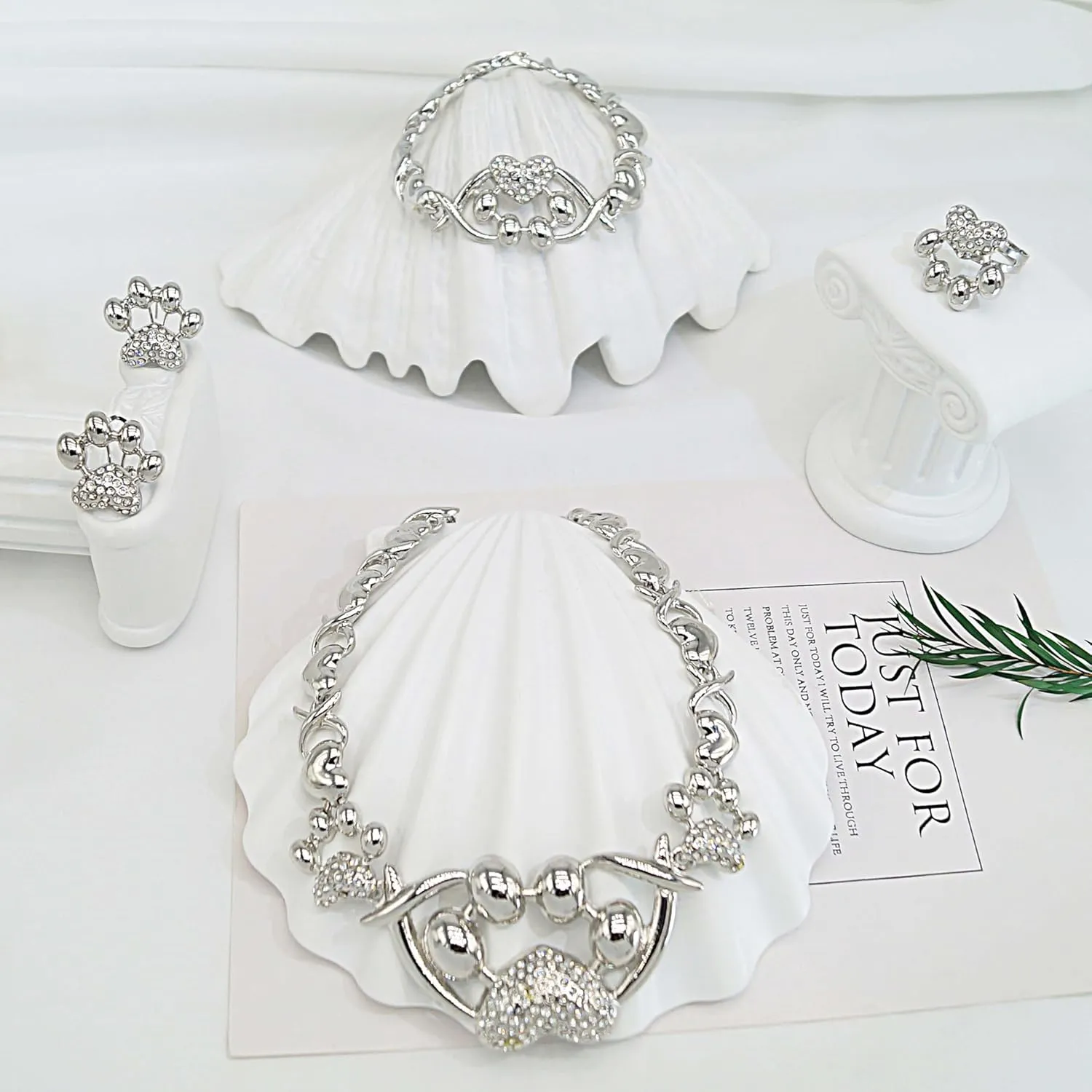 Women Jewelry Sets Gold Jewelry XOXO Fashion Bear Necklace Love Bear Earrings Bear and Heart Bracelet Jewelry Gifts Elegant Bridal Accessories Women Party Gifts Shiny Jewelry