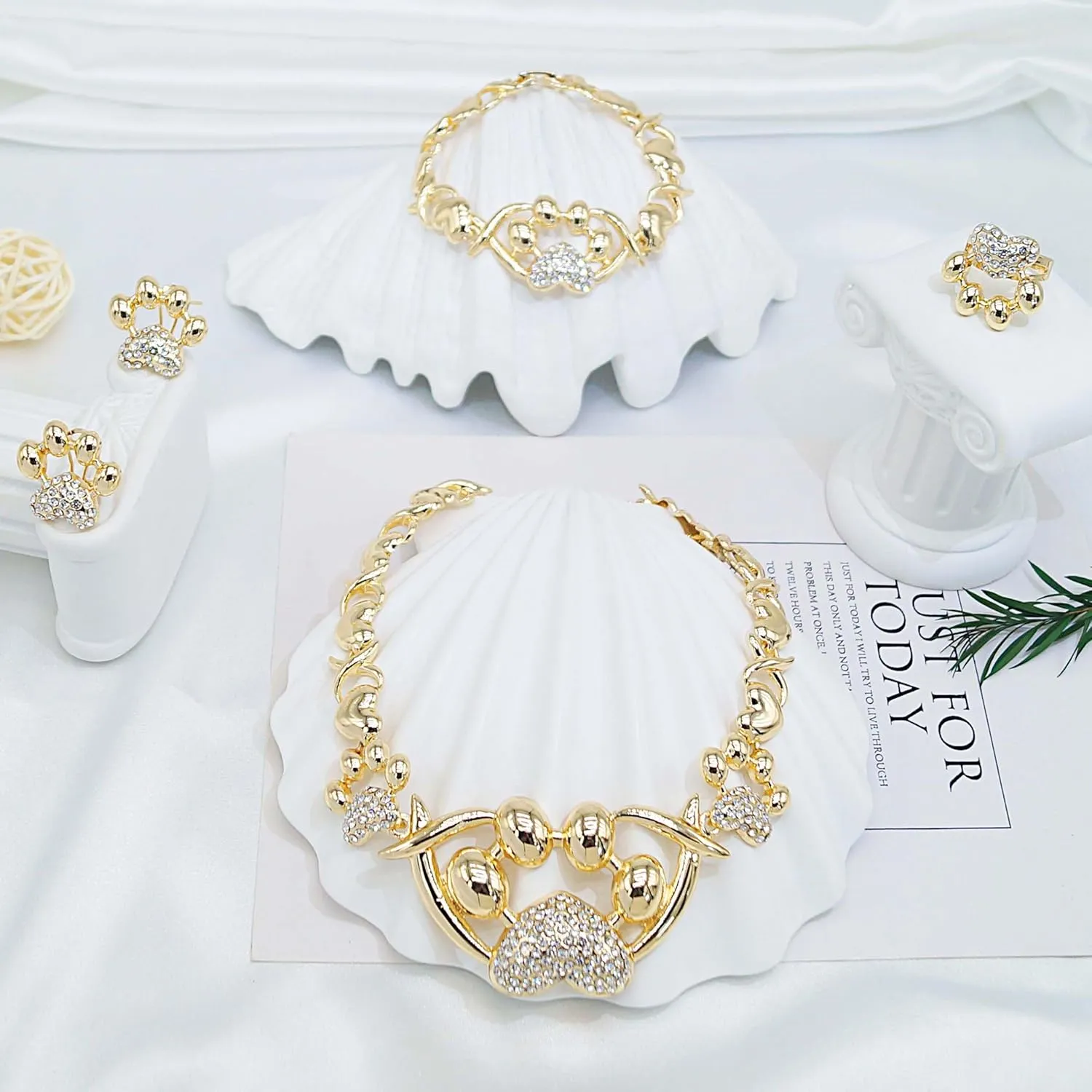 Women Jewelry Sets Gold Jewelry XOXO Fashion Bear Necklace Love Bear Earrings Bear and Heart Bracelet Jewelry Gifts Elegant Bridal Accessories Women Party Gifts Shiny Jewelry